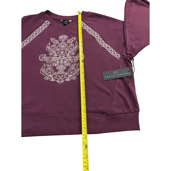 Tracy Evans Womens Embroidered Floral Sweatshirt Plum Burgundy Raglan Medium NEW - Picture 8 of 8